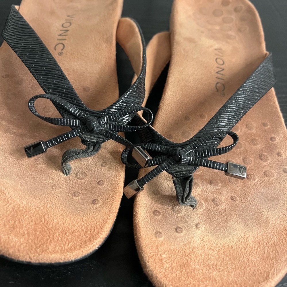 Vionic Bella II Sandal Thong Toe Post Black - Picture 2 of 9